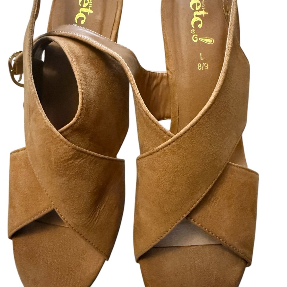 TC Tan Sandals with Crisscross Straps and Block Heel